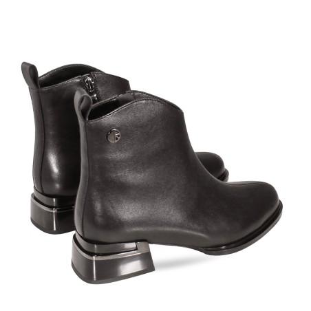 Black colour women ankle boots