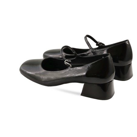 women court shoes