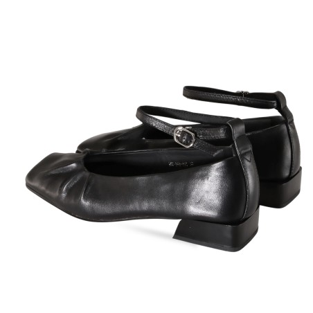 women court shoes