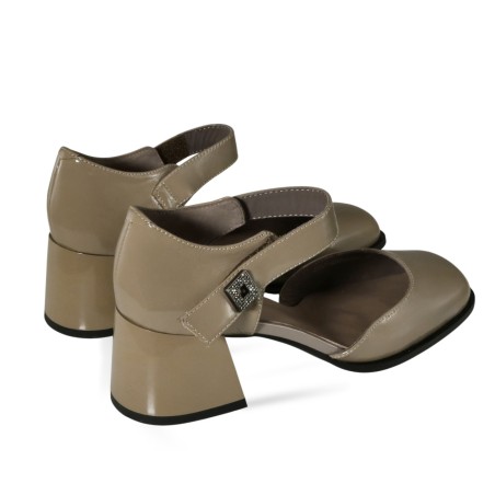women leisure shoes