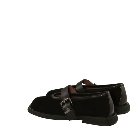 women court shoes