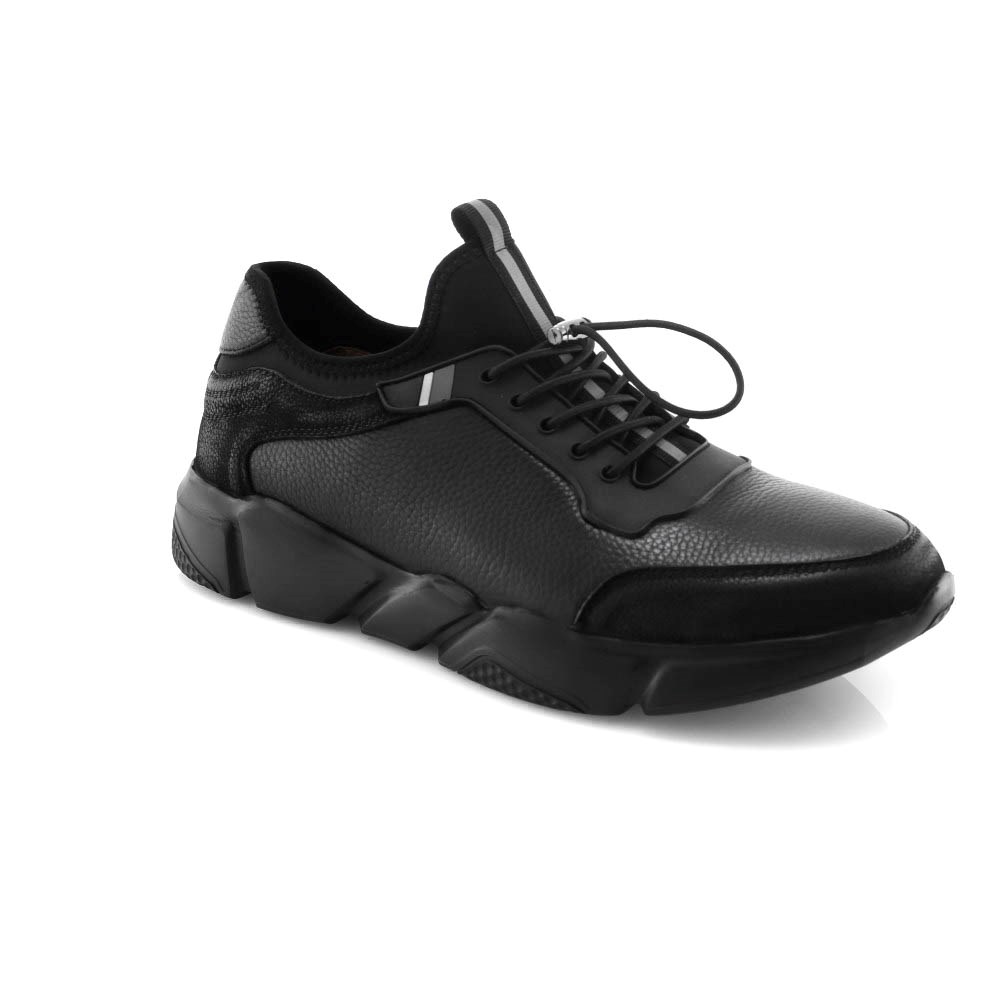 black leisure shoes